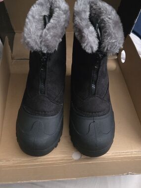 Itasca Black Kids Snow Boots with Gray Faux-Fur Cuff